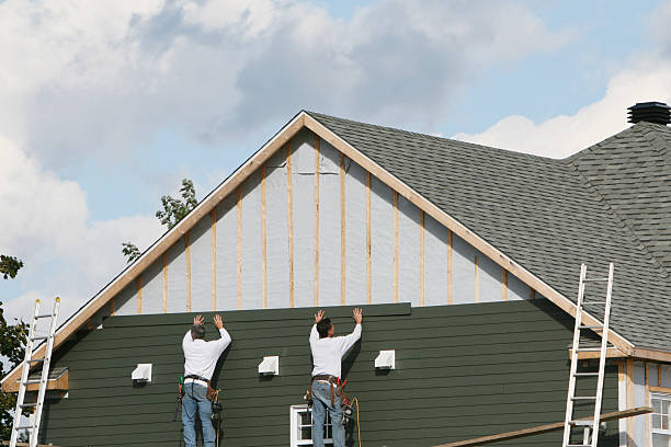 Professional Siding Installation technician working in Clifton, TN
